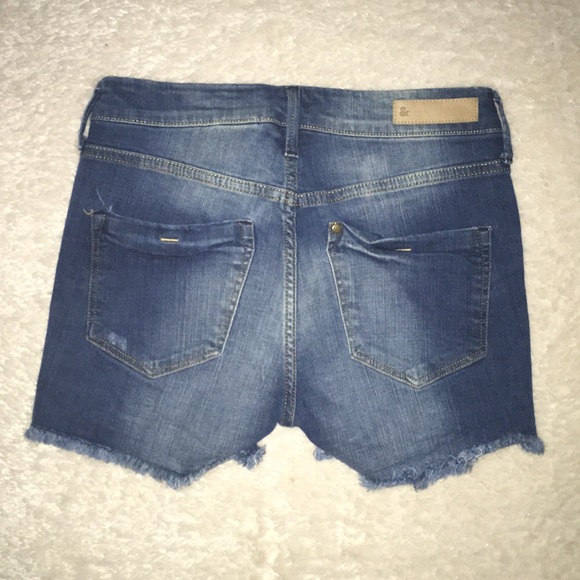 H&M jean shorts - Picture 3 of 5